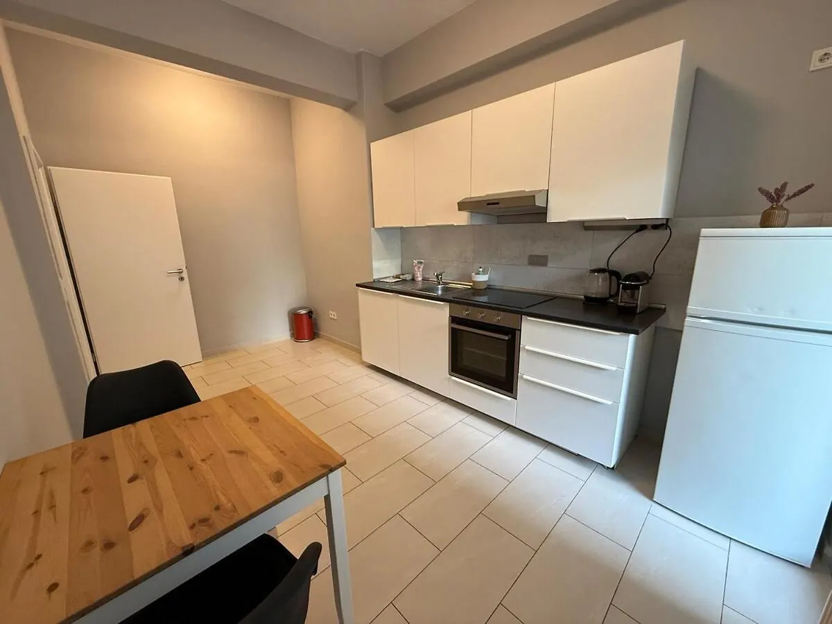 Deluxe Apartment With 2 Rooms L-Peony 0*, Köln